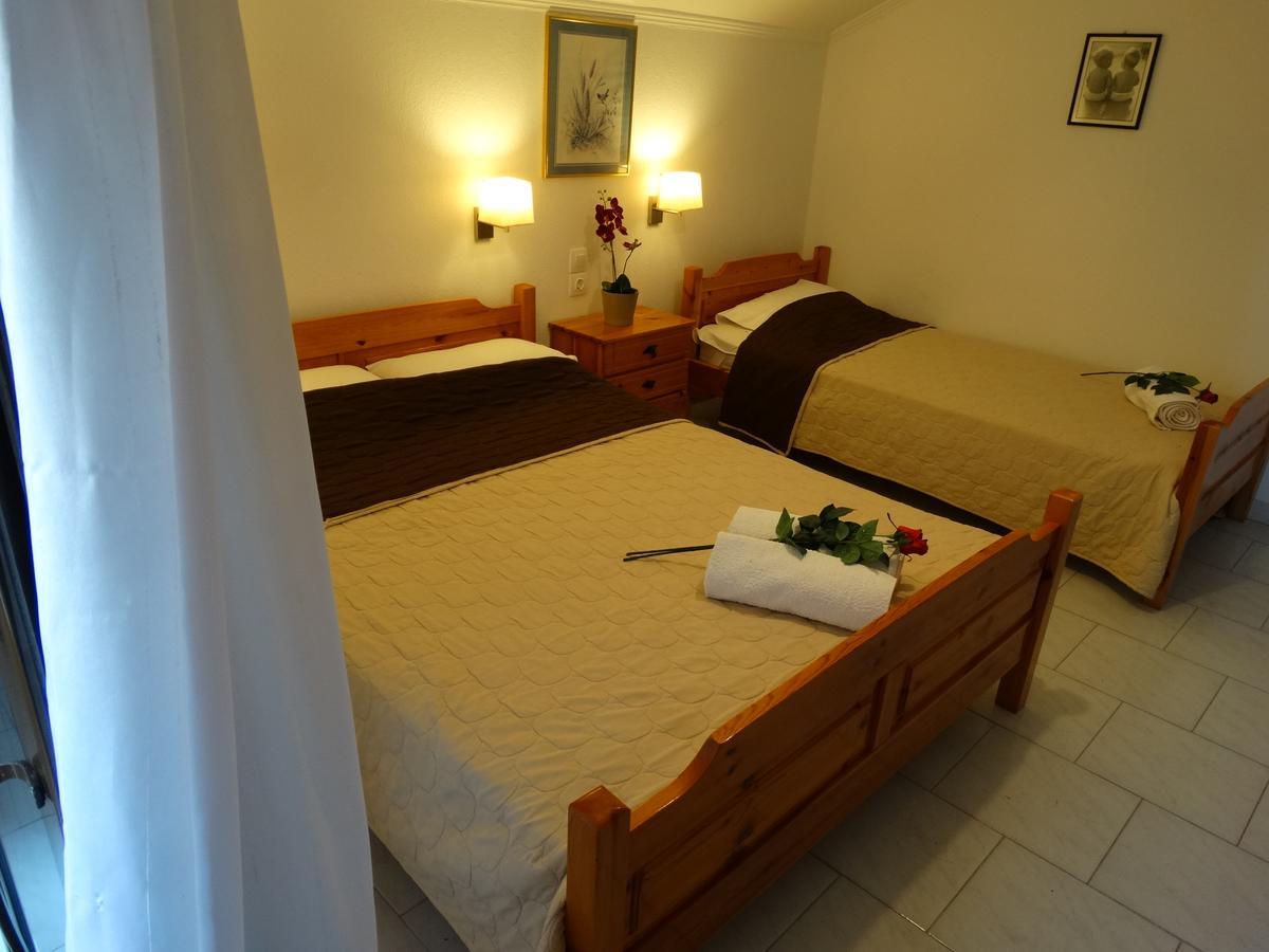 Christakos Apartments เนอาวรัสนา ภายนอก รูปภาพ